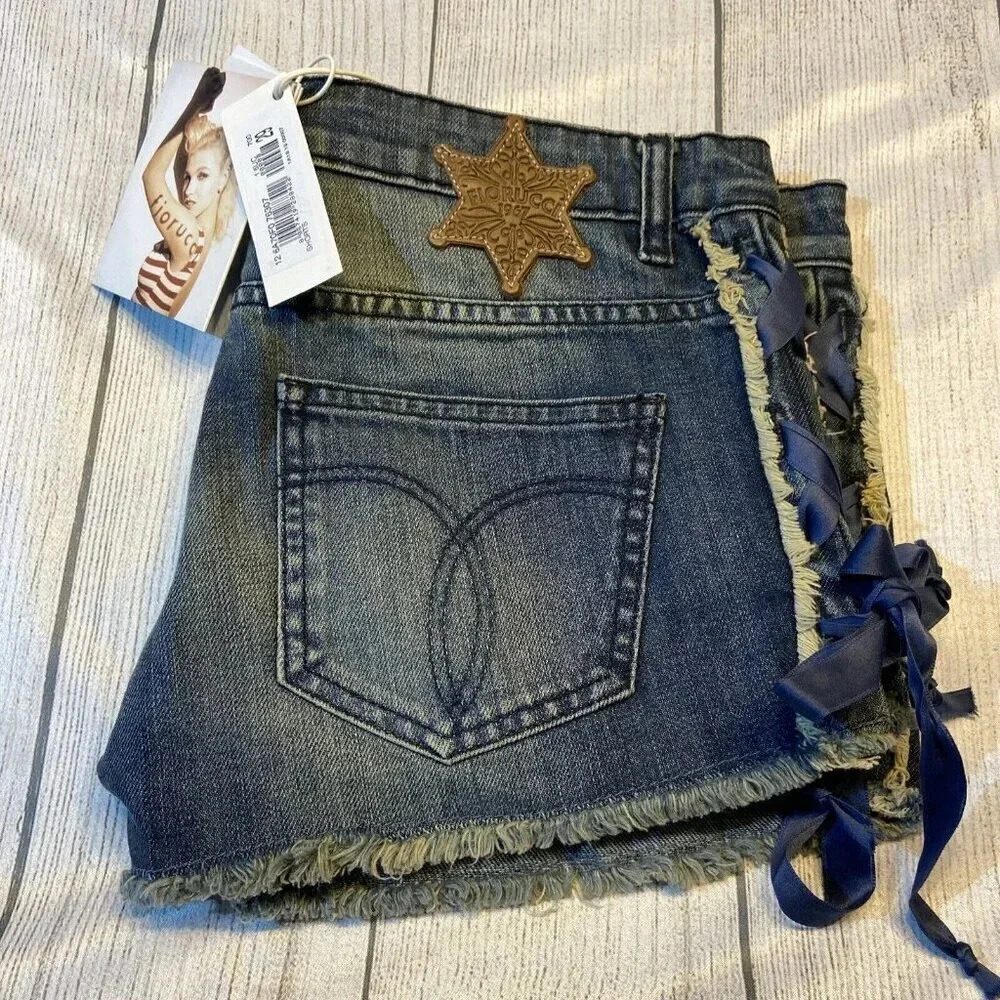 FIORUCCI Women Denim Shorts 29 Blue Ribbons Hot Pants Chic Trendy Italy Festival